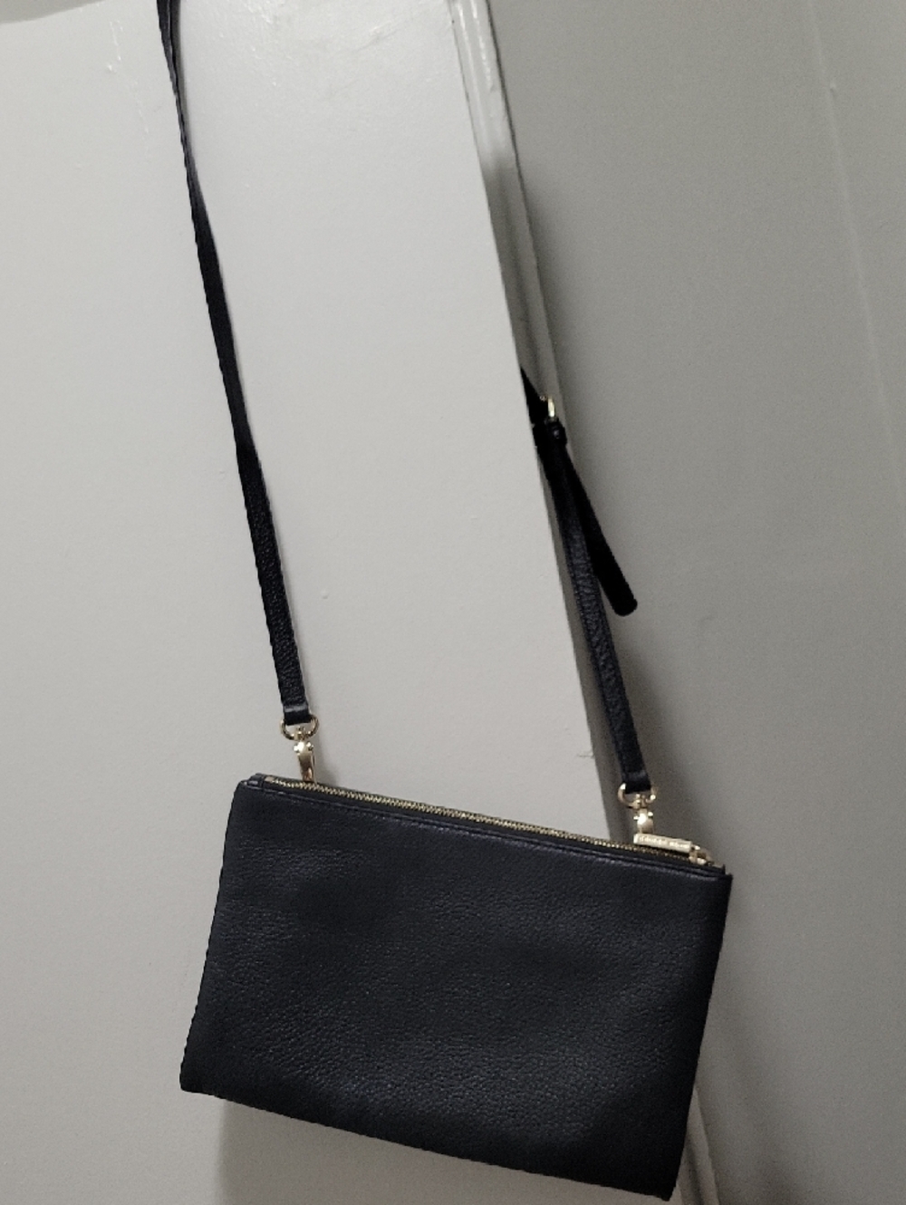 Céline Dion Black Pebbled Leather Crossbody Bag with Gold Hardware - Picture 2 of 10